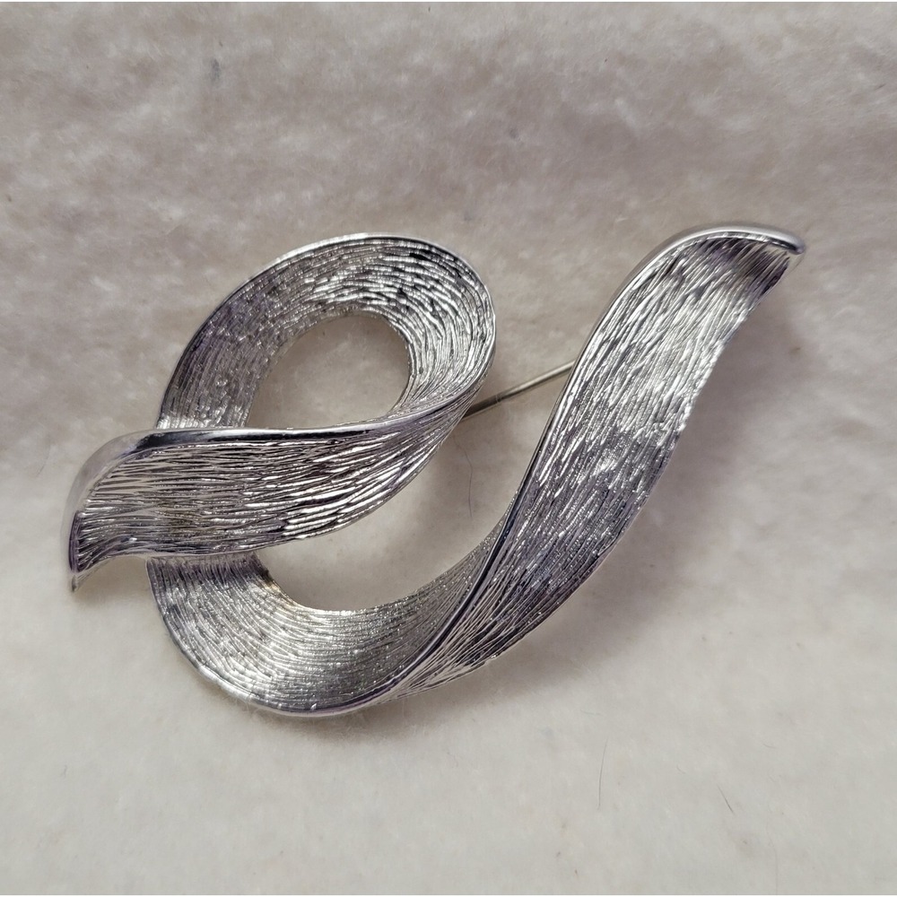 Vintage MONET Signed Textured Silver Tone Ribbon E Shaped Brooch Pin Over 2"